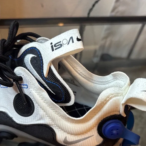 Nike White and Black Athletic Shoes like new - Picture 11 of 15